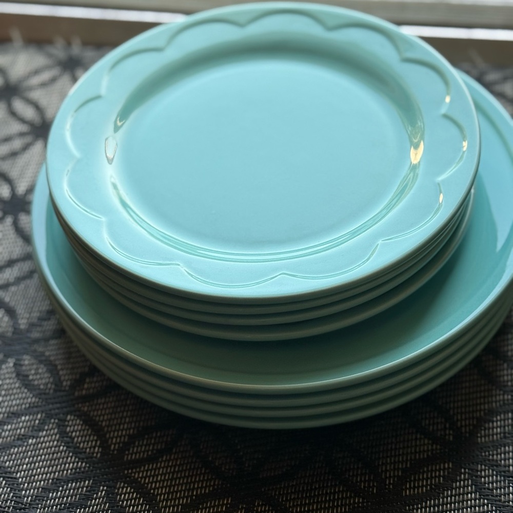 Kate Spade/Lenox plate set. 4 dinner plates and 4 accent plates.